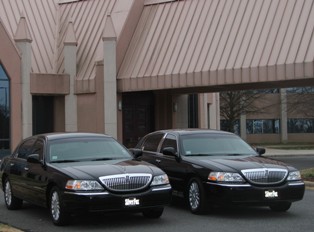 2 town cars at Calvary Chapel 2.11.09.jpg
